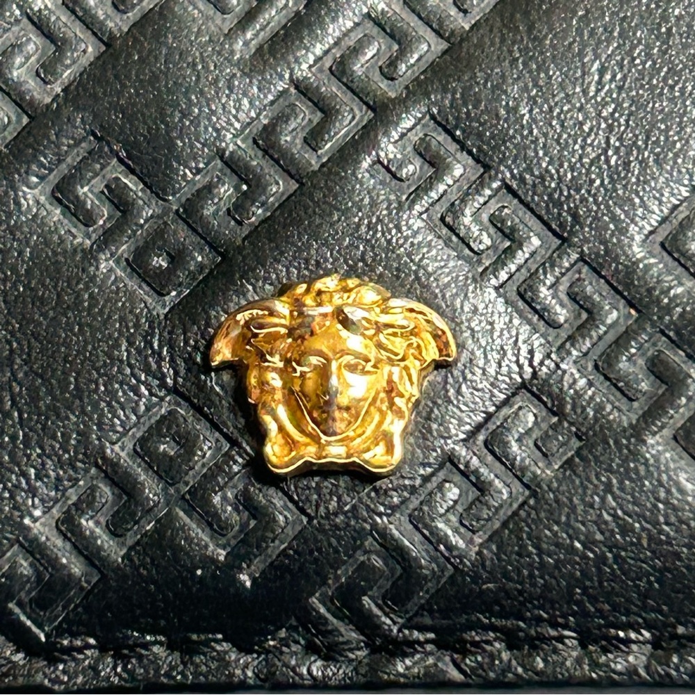 •Versace Black Leather Embossed La Grecca Medusa Cards Holder Zip Coins Wallet - Picture 13 of 14